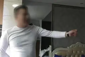 午夜惊魂！岳阳一女子正洗澡，租房门突被3陌生男子打开图片