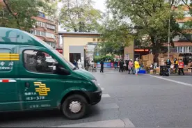 北京封闭小区邮路未断，快递包裹可正常收到图片