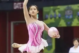 程潇终于对体操服下手，看清她的腿型后，才知道原来上帝是公平的图片