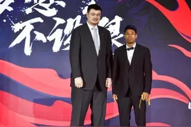 狂砍33分！最强混血球员带队三连胜，未来将是男篮希望之星图片