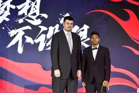 狂砍33分！最强混血球员带队三连胜，未来将是男篮希望之星图片