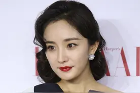 芭莎慈善夜红毯生图来了！杨幂复古大花裙压场，杨颖高定首穿迎战图片