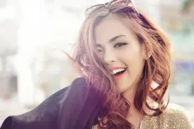 50岁了，遇到三十年未见面的初恋情人，你还会动心吗？图片