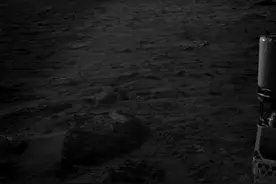 行驶25.82公里后，火星好奇号眼前出现一片黑色沙海，有何发现？图片