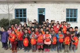 河南一小学缺老师请农民工代课，怎料小学都没毕业，家长表示担心图片