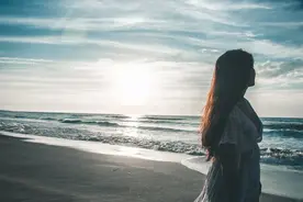没被父母爱惜过的孩子，在感情中最容易踩这个坑图片