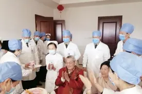 卸任总理朱镕基的淡泊生活：不写书，也不看传记图片