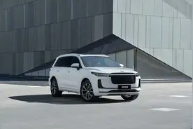 继刹车失灵后又自燃，理想汽车“火”了图片
