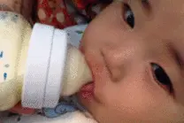 奶粉冲调学问大，稍不留意便会让宝宝胀气！图片