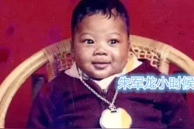 黑人宝宝被遗弃在上海街头，路过阿婆带回抚养，21年后善报来了图片