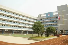 七岁女孩被班主任联合37位同学及家长排挤转学，这是谁的悲哀？图片