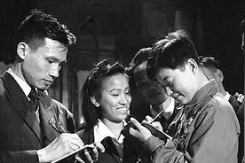 1950年，一位四野战斗英雄因病暴露身份，战友才知：她竟是女儿身图片