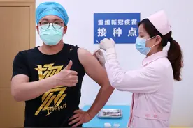 “明年初达成群体免疫”意味着什么？覆盖七成人口，接种十亿人次图片