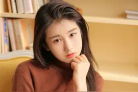 腹有诗书气自华，恬静淡然气质美女一枚图片