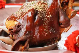 顺德惊现能撑翻10人的牛头宴！牛生鱼生双拼口感爆炸、引爆味蕾图片