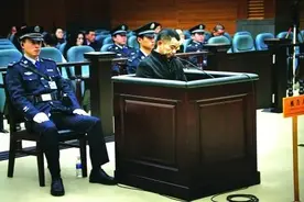 重庆第一贪主动参加黑社会，澳门赌博两天输200万!图片