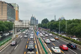北京已现6例感染者，高速路进京核查措施升级：需刷身份证验证防疫信息和近期的行程轨迹图片