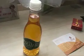 入住酒店自称喝到尿粪混合“饮料”！酒店：不是我们放的图片