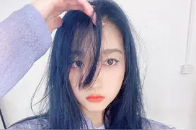 彻底放飞自我？23岁关晓彤频换发色引热议，曾还深夜现身街头喝酒图片
