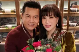 吕良伟夫妇与前香港女首富聚会，强大朋友圈曝光，众人私下关系好图片