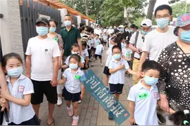 我们拍下了郑州幼儿园开学场景，情况和预想中不太一样图片