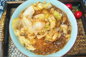 白菜炖粉条时，想要粉条不粘还爽滑，教你1招，粉条好吃不粘图片