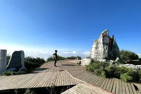 贵州最高峰，乌蒙山韭菜坪，遇上壮观的云海，不道云海深图片