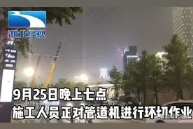 最新进展：货车被卡岳家嘴立交桥下 现场已开始切割作业图片