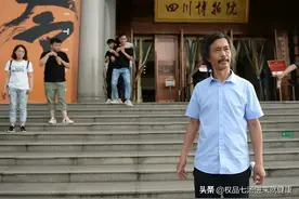 流浪大师沈巍在成都图片