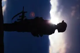 ​南疆光影 | 太美了！剪影带你一起看夕阳下的战士图片