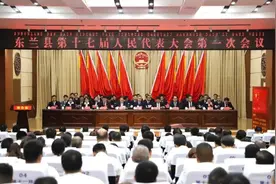 覃晗胜当选东兰县人大常委会主任，韦家甫当选东兰县人民政府县长图片