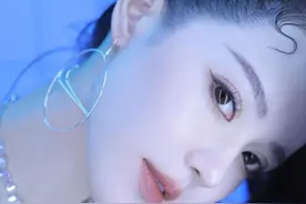 JK少女：复古未来主义图片