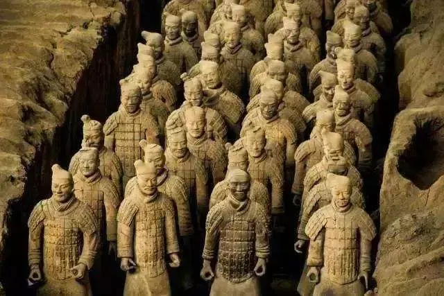 想看个铠甲勇士图片（影响数百年铠甲设计）