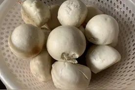 蒸馒头，直接放酵母就大错特错了，教你正确做法，馒头香又软图片