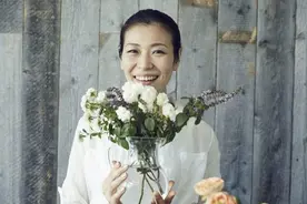 55岁女人再婚38岁男人两月，女人：嫁的不是丈夫，而是找了个儿子图片