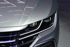 又一“新秀”大众CC猎装车，无框车门配液晶大屏，后排放倒可当床图片