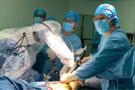 沧州完成首例机器人辅助下侧卧位直接前路全髋关节置换术图片