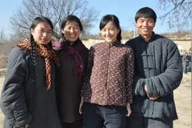 女知青为了返城抛夫弃子，25年后再度重逢，儿子却说：我没有妈妈图片