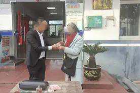 安徽低保户大姐捡到3万元上交，失主强塞2000元答谢图片