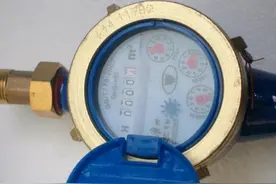 换了新水表，水费暴增？抄表员说正常，原来有猫腻图片