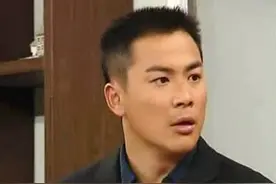 50岁江宏恩秀健硕身材，减肥40斤重拾帅气，想让44岁妻子自然怀孕图片