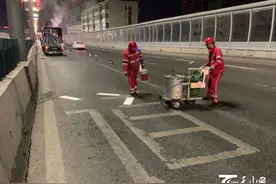 乌鲁木齐市区快速路全线补划标线 驾驶员行车还请注意图片
