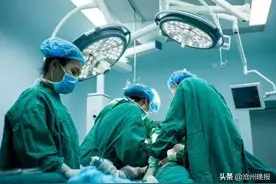21岁女子竟是“小伙子”医生通过手术为她恢复女儿身图片