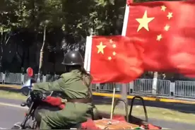 你怎么看？武汉街头女摩托车司机“炸街”，网友却纷纷点赞支持图片