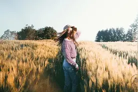 《简·爱》：女人越活越幸福的4个迹象图片