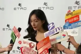 没打光没修图，这才是杨幂的真实样，脸上胶原蛋白流失手臂肉松图片