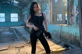 网上热议！名品身材孙娜恩 街拍玩转黑色系图片