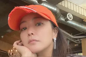 金喜善久违晒近照，夸张滤镜遮不住沧桑感，嘴角下垂42岁很真实图片