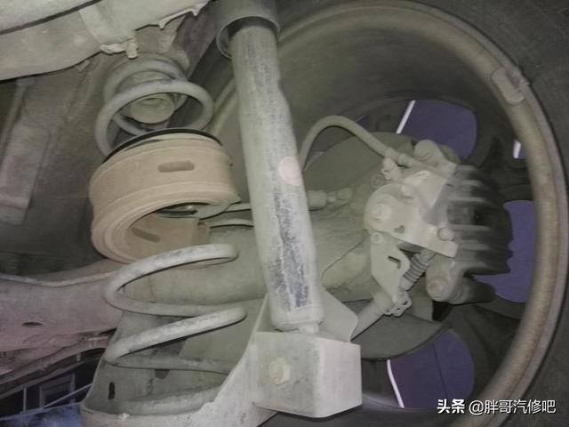 买二手车底盘一定要检查，有条件的朋友最好升起来检查