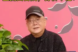 王刚身价10亿？本人首回应：是假的，四合院和珍贵黄花梨是租的图片